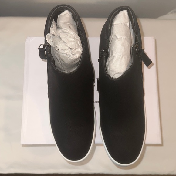 Brand - Shein. Black casual platform wedge sneaker booties - Picture 1 of 5